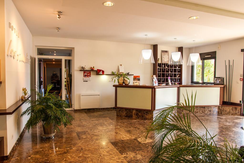 Hotel Les Amandiers Турнон-сюр-Рон Екстериор снимка