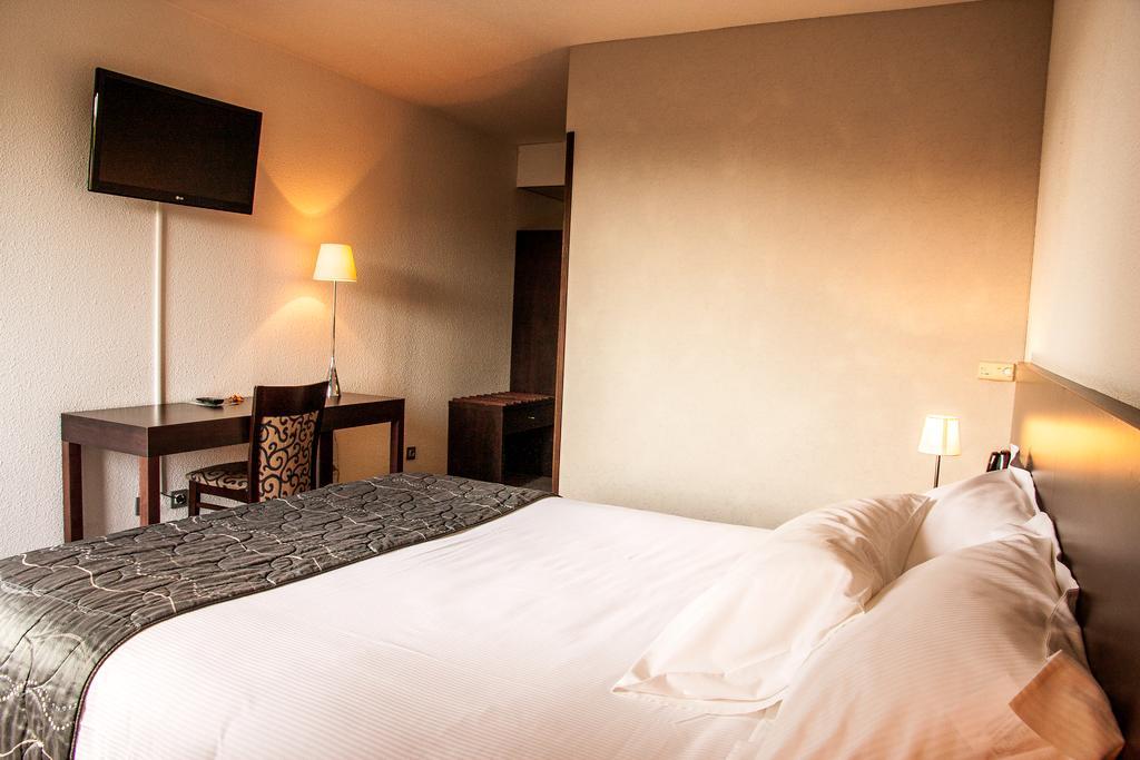 Hotel Les Amandiers Турнон-сюр-Рон Екстериор снимка