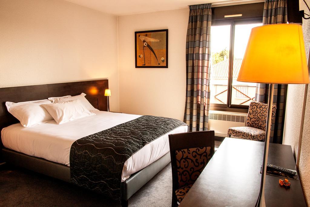 Hotel Les Amandiers Турнон-сюр-Рон Екстериор снимка